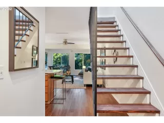 Photo #6: 22142749 Listing