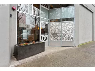 Photo #5: 22143750 Listing