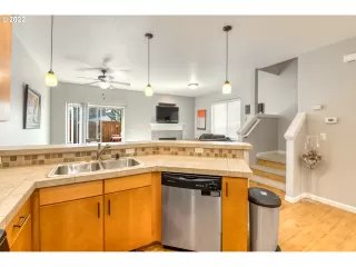 Photo #5: 22143896 Listing