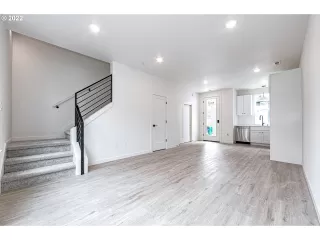 Photo #4: 22144195 Listing