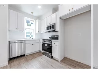 Photo #5: 22144195 Listing