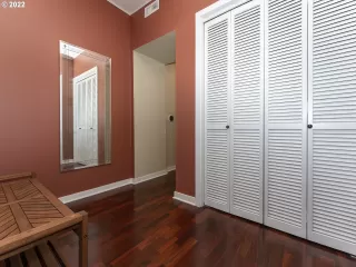 Photo #6: 22145558 Listing