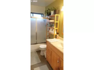 Photo #4: 22145629 Listing