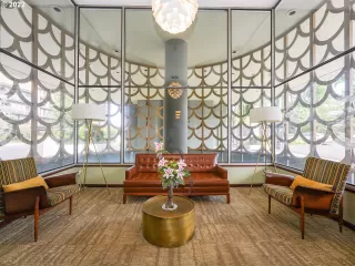 Photo #4: 22146349 Listing