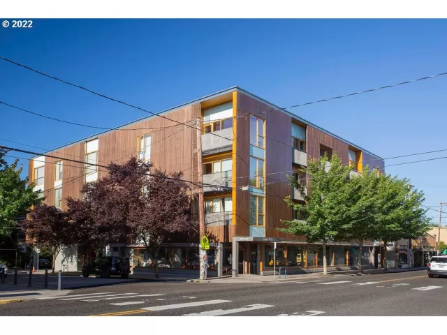 MLS: 22146746 Condo For Sale