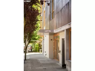 Photo #1: 22146746 Listing