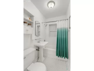 Photo #6: 22147333 Listing