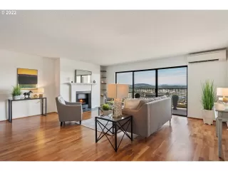 Photo #4: 22147629 Listing