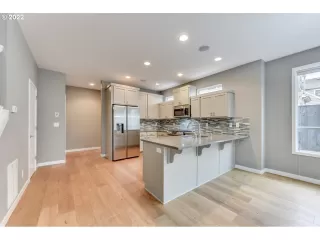 Photo #5: 22147727 Listing