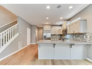 Photo #6: 22147727 Listing