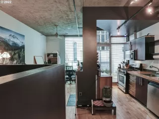 Photo #5: 22147826 Listing