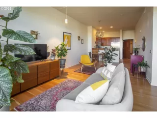 Photo #6: 22148546 Listing