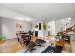 Photo #4: 22149203 Listing