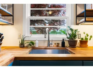 Photo #6: 22149203 Listing