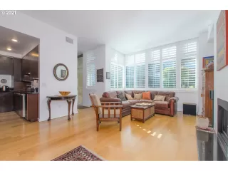 Photo #4: 22150021 Listing