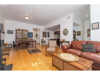 Photo #5: 22150021 Listing