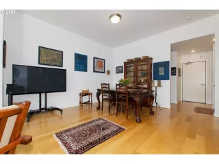 Photo #6: 22150021 Listing