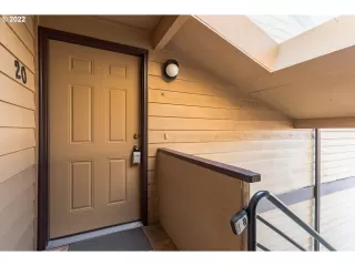 Photo #3: 22150208 Listing