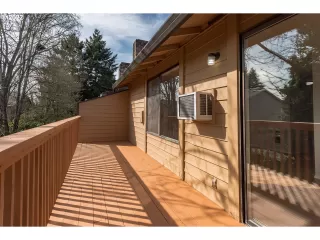 Photo #4: 22150208 Listing