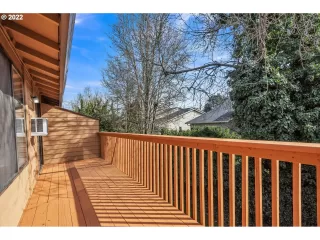 Photo #5: 22150208 Listing