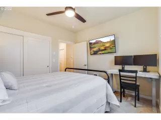 Photo #5: 22150496 Listing