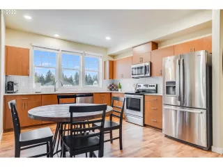 Photo #6: 22150496 Listing