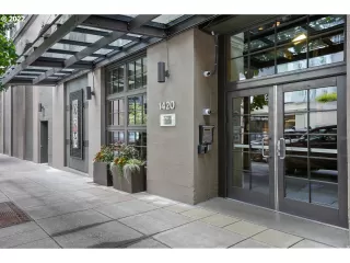 Photo #5: 22150764 Listing