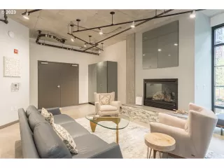 Photo #4: 22151118 Listing