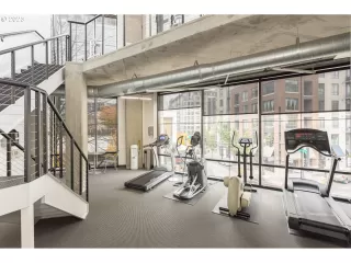 Photo #6: 22151118 Listing