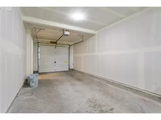 Photo #4: 22151396 Listing