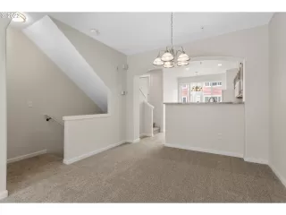 Photo #5: 22151396 Listing