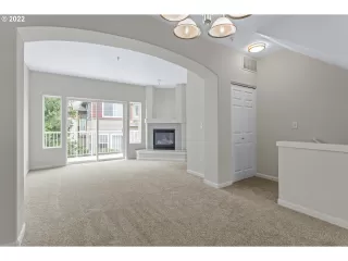 Photo #6: 22151396 Listing