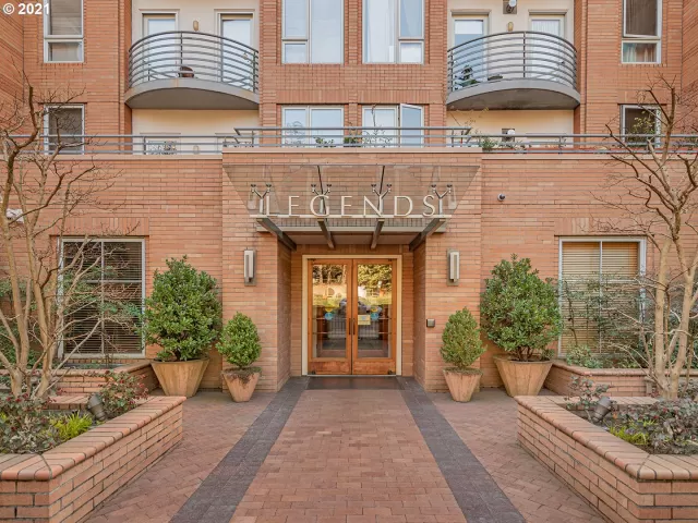 MLS: 22151427 Condo For Sale