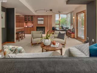 Photo #4: 22151427 Listing