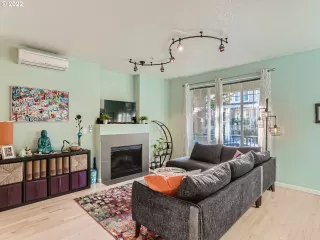 Photo #6: 22152215 Listing