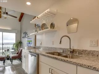 Photo #6: 22152228 Listing 