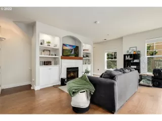 Photo #4: 22152893 Listing