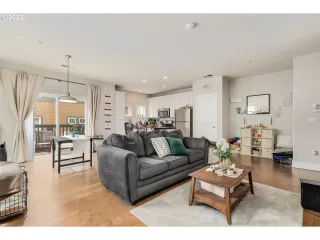 Photo #5: 22152893 Listing