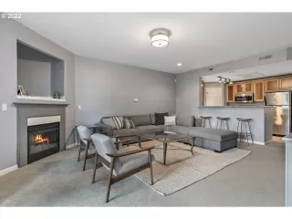 Photo #4: 22152926 Listing