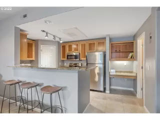 Photo #5: 22152926 Listing