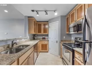 Photo #6: 22152926 Listing