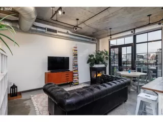 Photo #3: 22153011 Listing