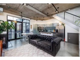 Photo #4: 22153011 Listing