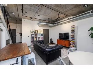 Photo #5: 22153011 Listing