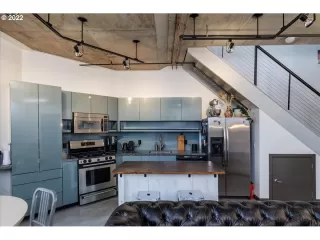 Photo #6: 22153011 Listing