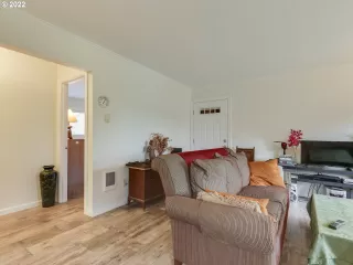 Photo #3: 22153141 Listing