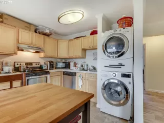 Photo #4: 22153141 Listing