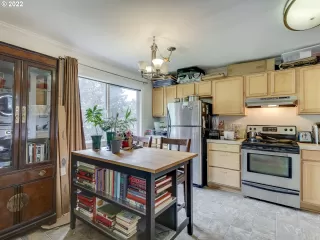 Photo #5: 22153141 Listing