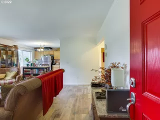 Photo #6: 22153141 Listing