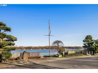 Photo #3: 22153299 Listing